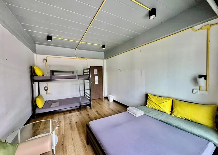 Bed Suvarnabhumi Hostel *